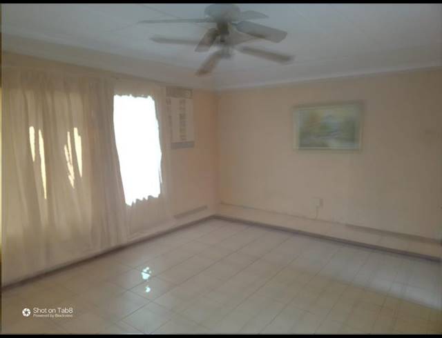 3 BEDROOM HOUSE FOR SALE IN LYNFIELD PARK